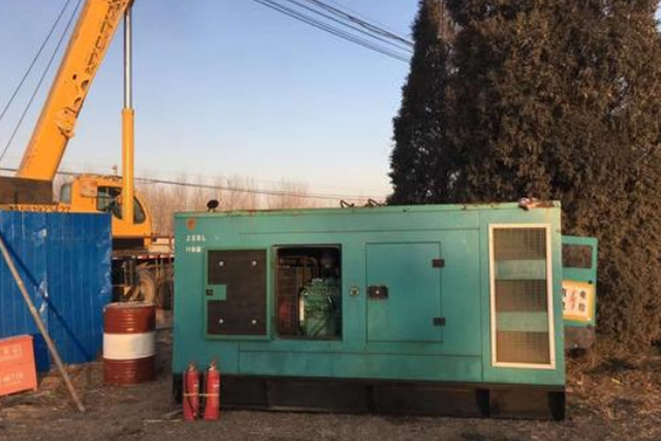 大同如何通过改变励磁回路电阻的方式调节柴油发电机组的输出电压？